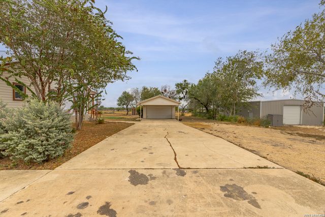 136 County Road 5781, Castroville, TX 78009
