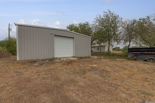 136 County Road 5781, Castroville, TX 78009