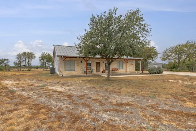 136 County Road 5781, Castroville, TX 78009