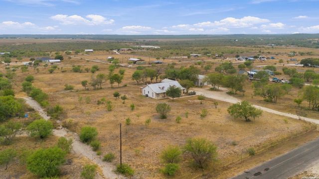 136 County Road 5781, Castroville, TX 78009
