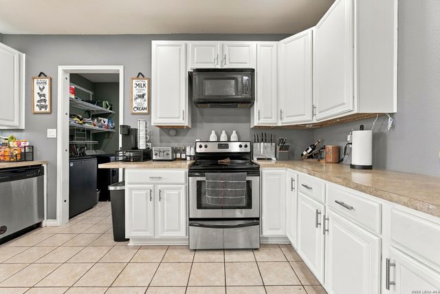 136 County Road 5781, Castroville, TX 78009