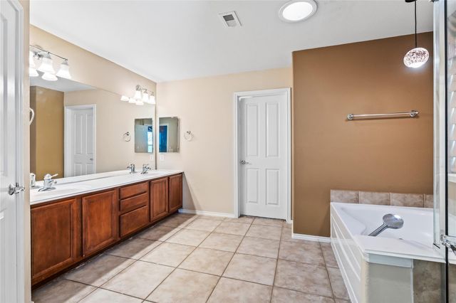 518 Honeysuckle Vine Drive, Rosenberg, TX 77469