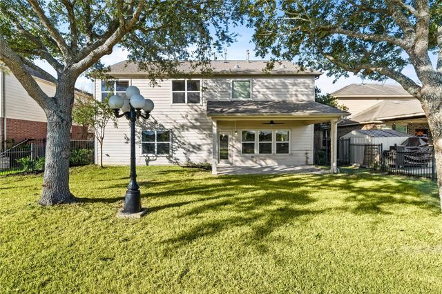 518 Honeysuckle Vine Drive, Rosenberg, TX 77469