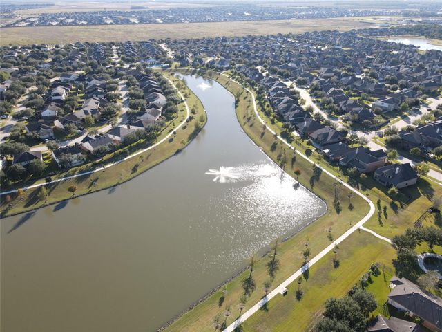 518 Honeysuckle Vine Drive, Rosenberg, TX 77469