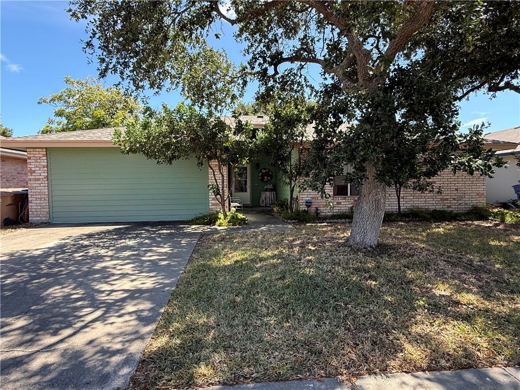1810 Silver Sands Dr, Corpus Christi, TX 78412 — exterior