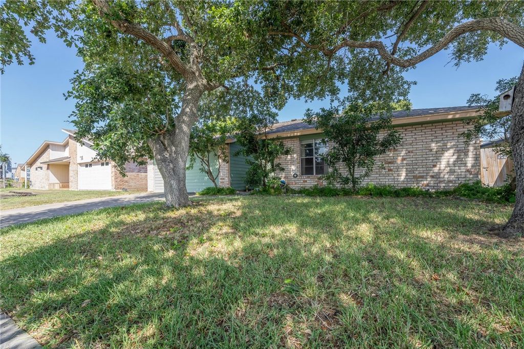 1810 Silver Sands Dr, Corpus Christi, TX 78412 — photo 3