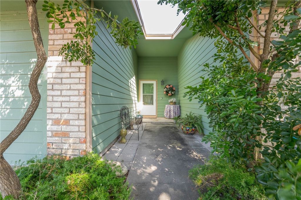 1810 Silver Sands Dr, Corpus Christi, TX 78412 — photo 4