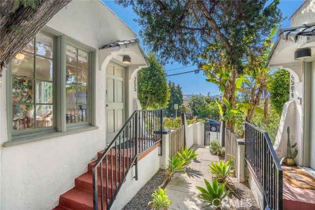 255 Isabel Street, Los Angeles, CA 90065