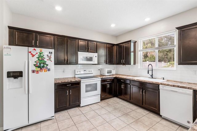 7710 SUNSHINE BRIDGE AVE, Gibsonton, FL 33534