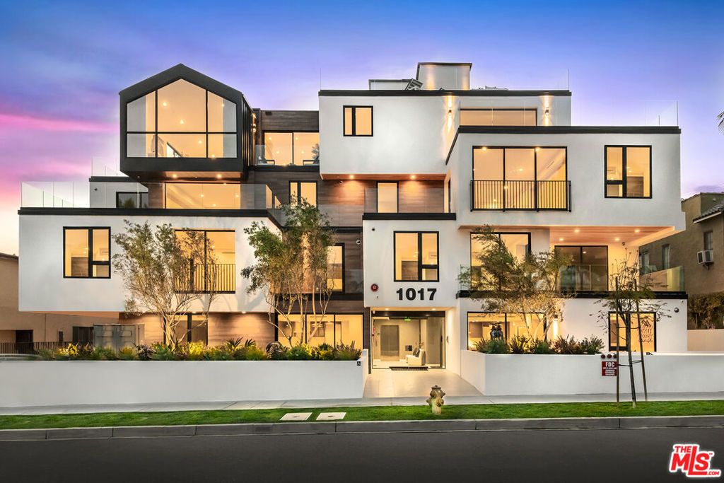 1017 N Croft Avenue 105, Los Angeles, CA 90069 — photo 2