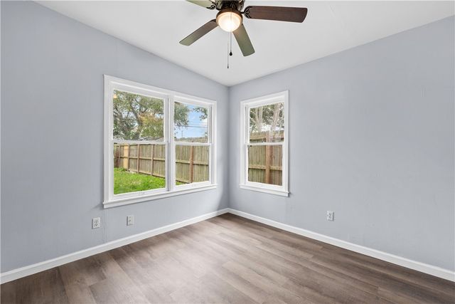 1506 Crosby St, Portland, TX 78374
