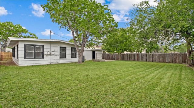 1506 Crosby St, Portland, TX 78374