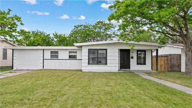 1506 Crosby St, Portland, TX 78374