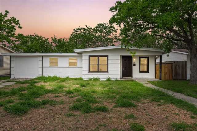 1506 Crosby St, Portland, TX 78374