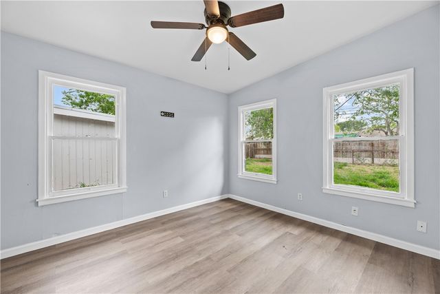 1506 Crosby St, Portland, TX 78374