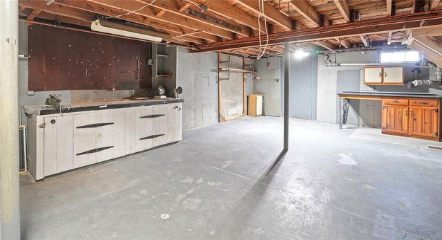 67 Montgomery Road, Swansea, MA 02777