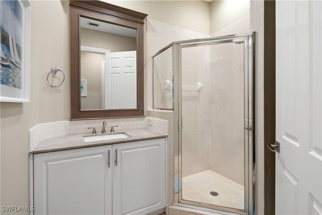 5025 Blauvelt WAY 101, Naples, FL 34105