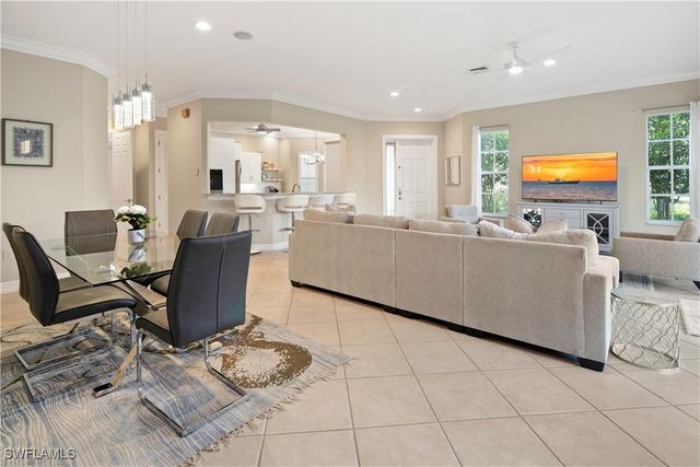 5025 Blauvelt WAY 101, Naples, FL 34105