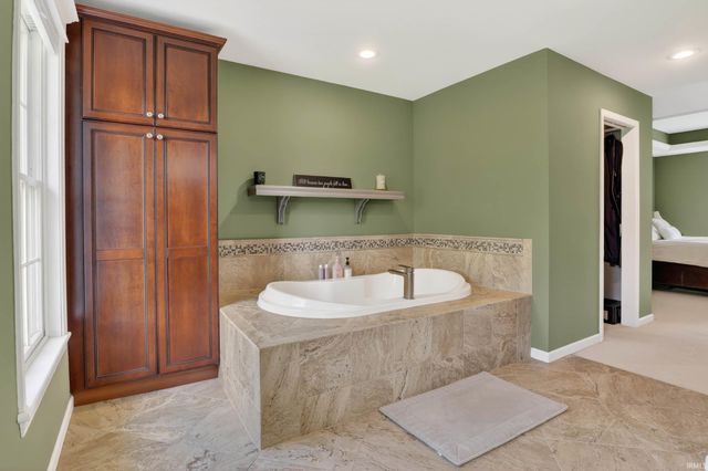 61705 Greentree Drive, South Bend, IN 46614
