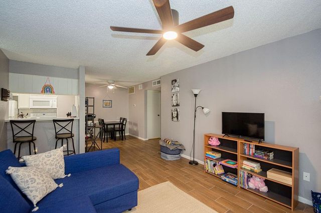 2120 El Paseo Street 603, Houston, TX 77054