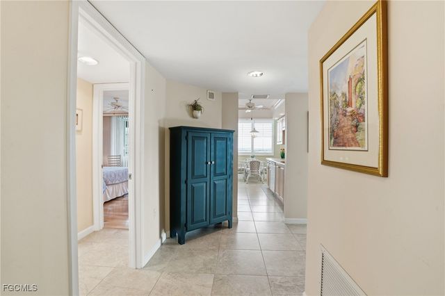 25 Bluebill AVE A801, Naples, FL 34108