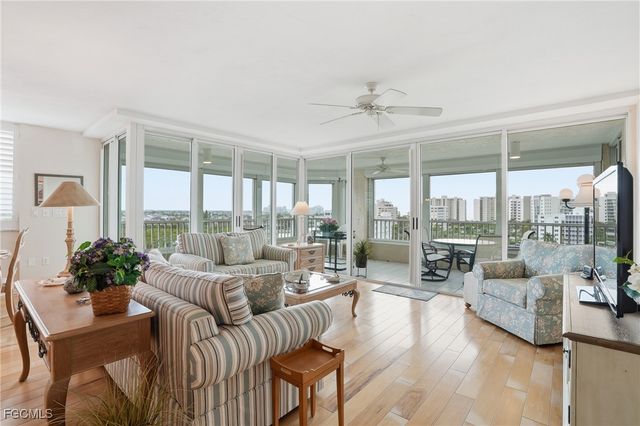 25 Bluebill AVE A801, Naples, FL 34108