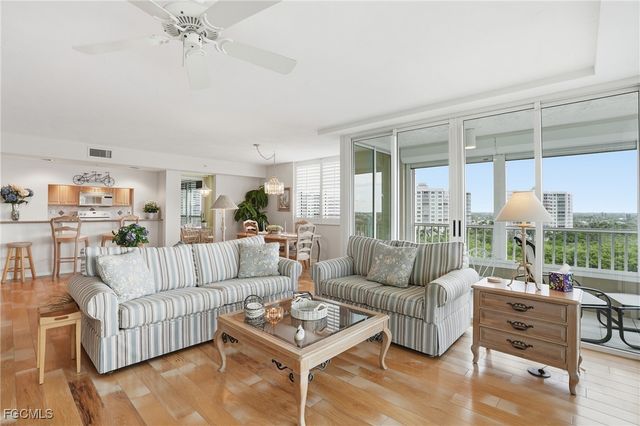 25 Bluebill AVE A801, Naples, FL 34108