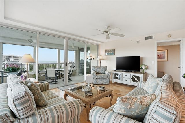 25 Bluebill AVE A801, Naples, FL 34108