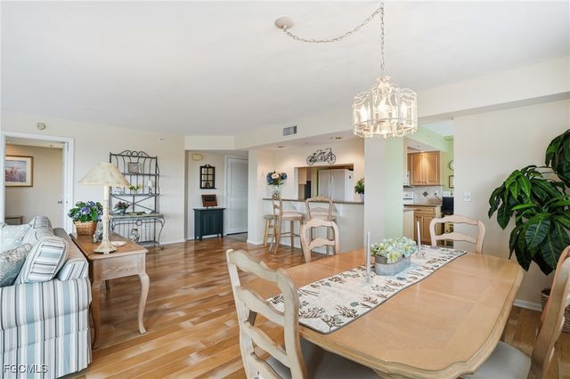 25 Bluebill AVE A801, Naples, FL 34108