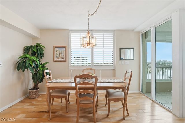 25 Bluebill AVE A801, Naples, FL 34108