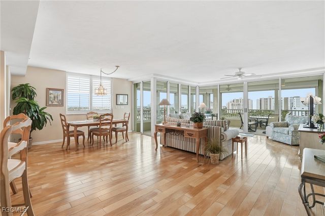 25 Bluebill AVE A801, Naples, FL 34108