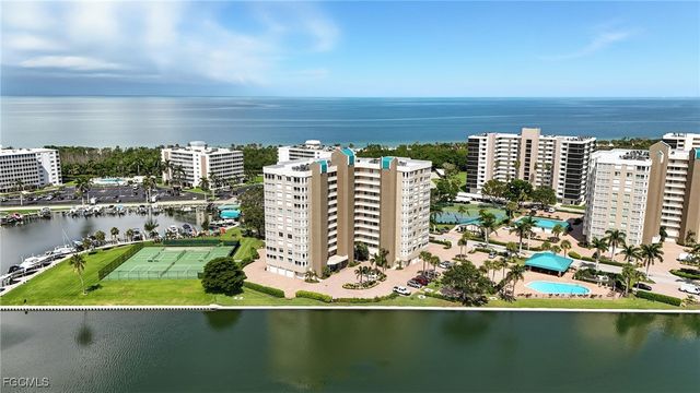 25 Bluebill AVE A801, Naples, FL 34108