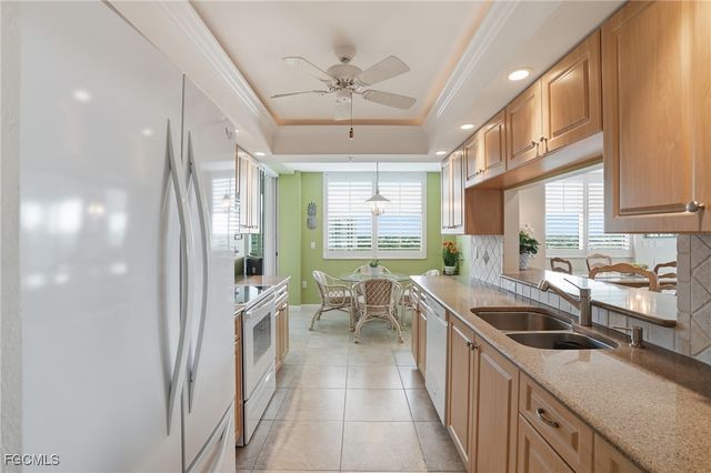 25 Bluebill AVE A801, Naples, FL 34108