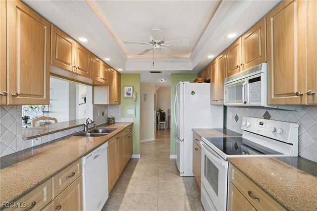 25 Bluebill AVE A801, Naples, FL 34108