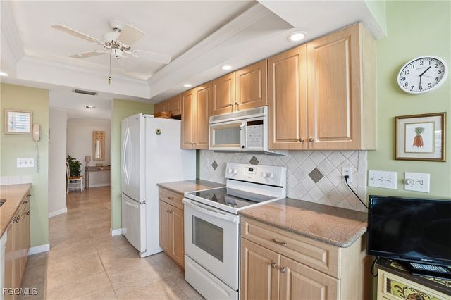 25 Bluebill AVE A801, Naples, FL 34108