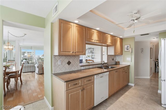 25 Bluebill AVE A801, Naples, FL 34108