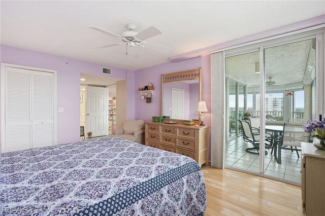 25 Bluebill AVE A801, Naples, FL 34108