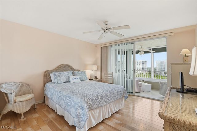 25 Bluebill AVE A801, Naples, FL 34108