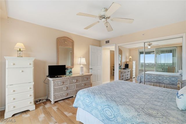 25 Bluebill AVE A801, Naples, FL 34108