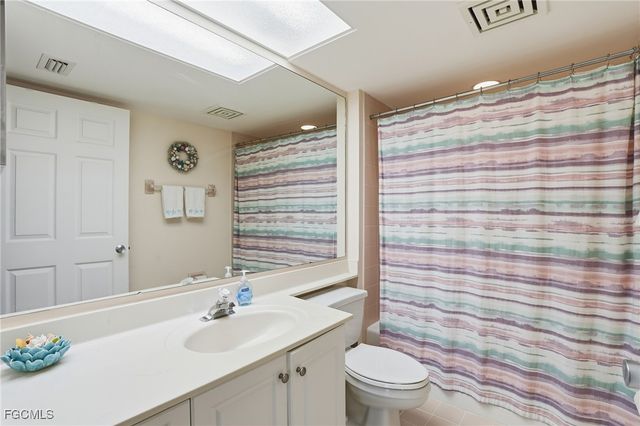 25 Bluebill AVE A801, Naples, FL 34108