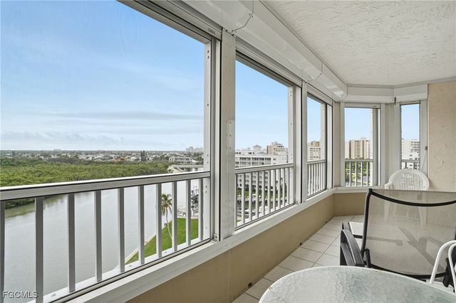 25 Bluebill AVE A801, Naples, FL 34108