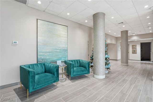 25 Bluebill AVE A801, Naples, FL 34108