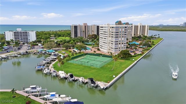 25 Bluebill AVE A801, Naples, FL 34108