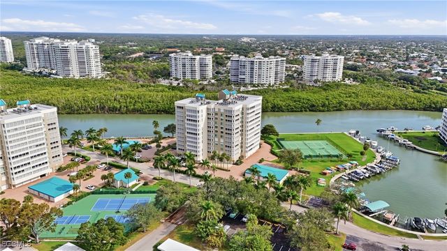 25 Bluebill AVE A801, Naples, FL 34108