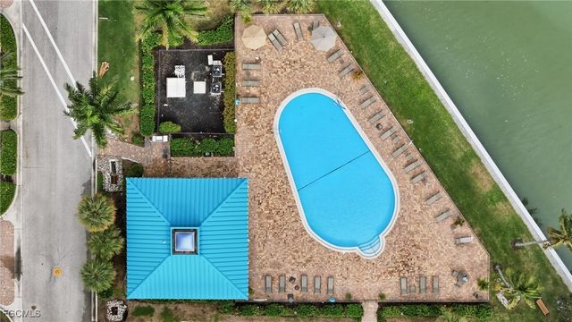 25 Bluebill AVE A801, Naples, FL 34108