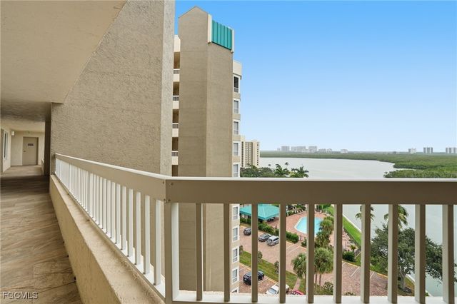 25 Bluebill AVE A801, Naples, FL 34108