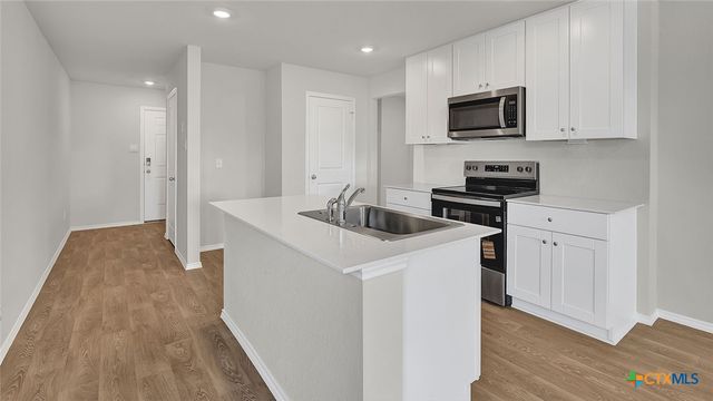 402 WILD GOOSE Drive, Luling, TX 78648