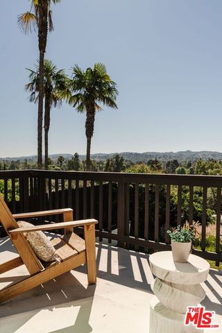 23278 Aetna Street, Woodland Hills, CA 91367