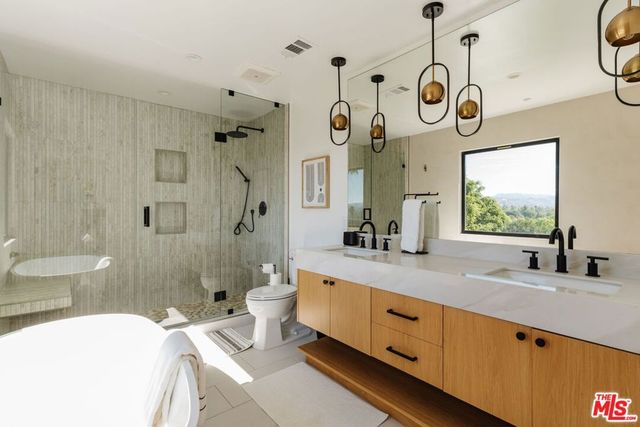 23278 Aetna Street, Woodland Hills, CA 91367