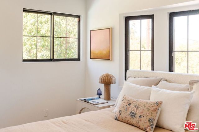 23278 Aetna Street, Woodland Hills, CA 91367